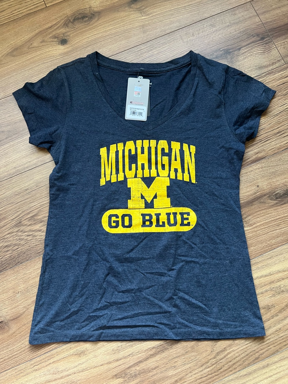 Colosseum Michigan Wolverines Go Blue V-Neck Graphic T-Shirt Women's L NWT
